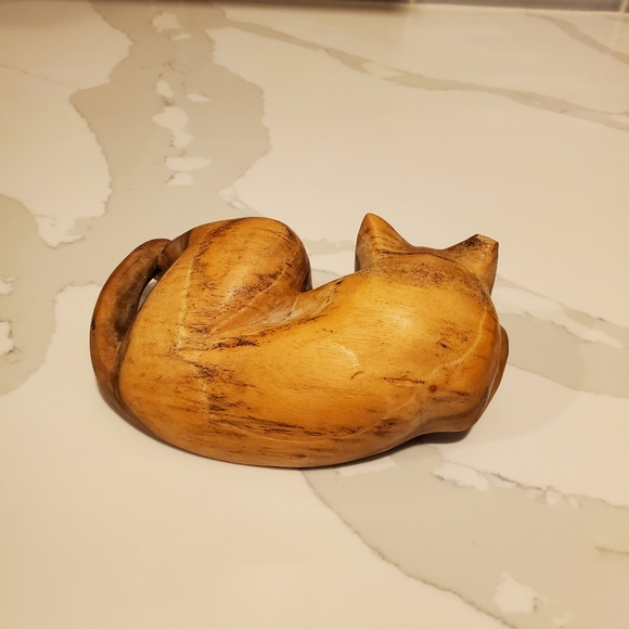 Hand carved napping cat, missing part of ear and leg and tail - Picture 6 of 10